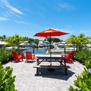 Apartment 127 - Waterfront, Heated Pool, Huge Tv, Tiki Bar & Grill
